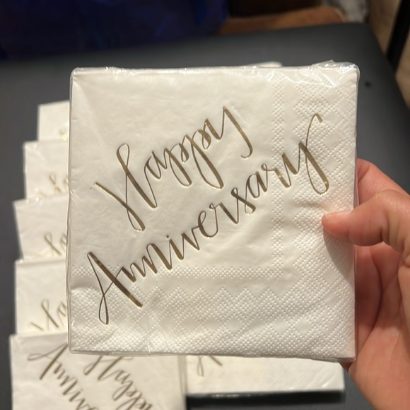 10 Packs “Happy Anniversary” Napkins - Picture 4 of 5